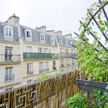 Bright Apartment With Nice Decoration In Paris