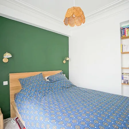 Bright Apartment With Nice Decoration In Paris Apartment Paris